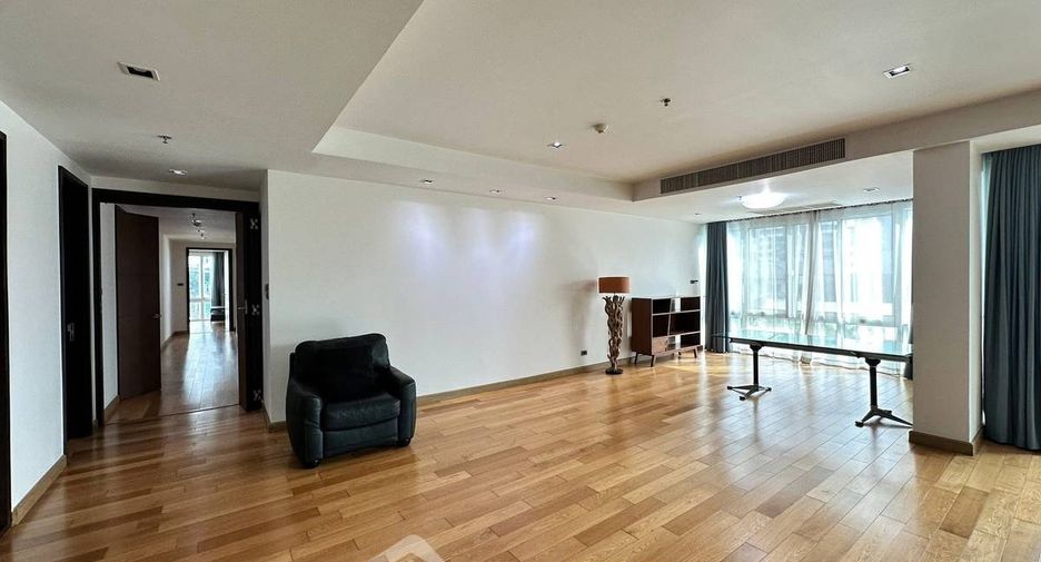 For rent 4 ベッドルーム condo in Khlong Toei, Bangkok