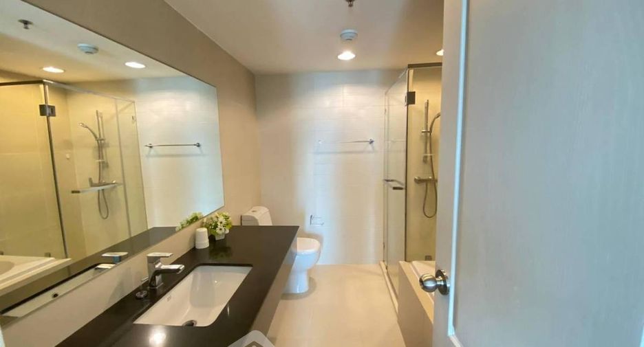 À louer 3 chambres condo à Huai Khwang, Bangkok