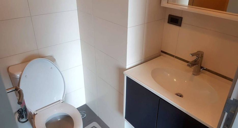 À louer et à vendre 1 chambre condo à Khlong Toei, Bangkok
