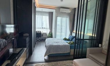 À louer et à vendre 1 chambre condo à Khlong Toei, Bangkok
