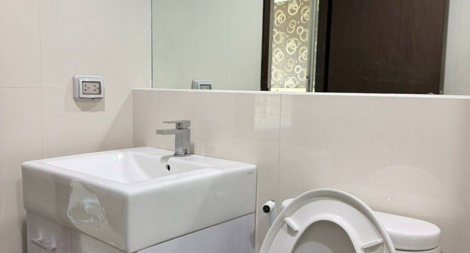 À vendre 1 chambre condo à Sathon, Bangkok