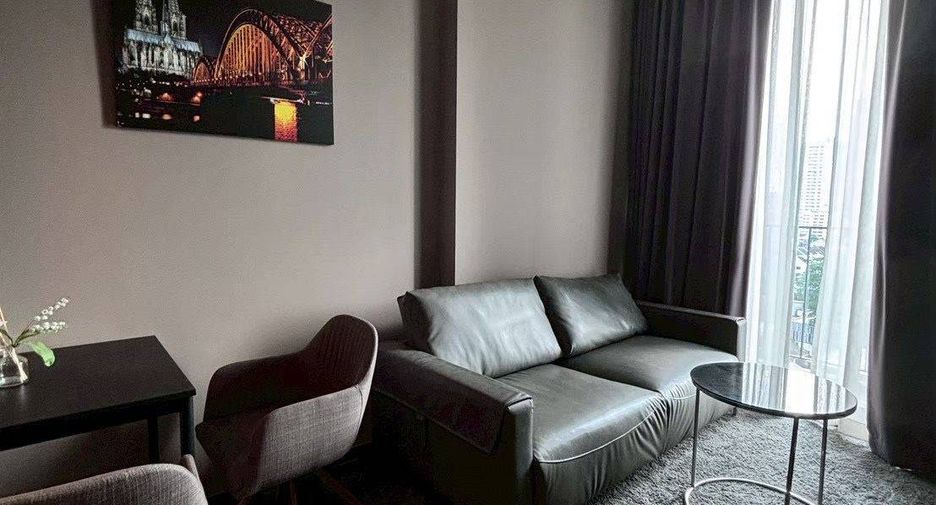 For sale 3 bedrooms condo in Khlong Toei, Bangkok