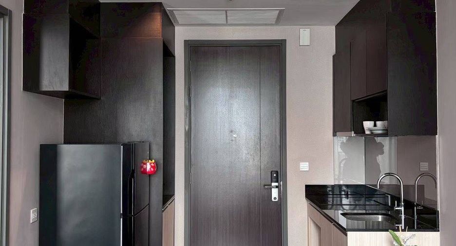 For sale 3 bedrooms condo in Khlong Toei, Bangkok