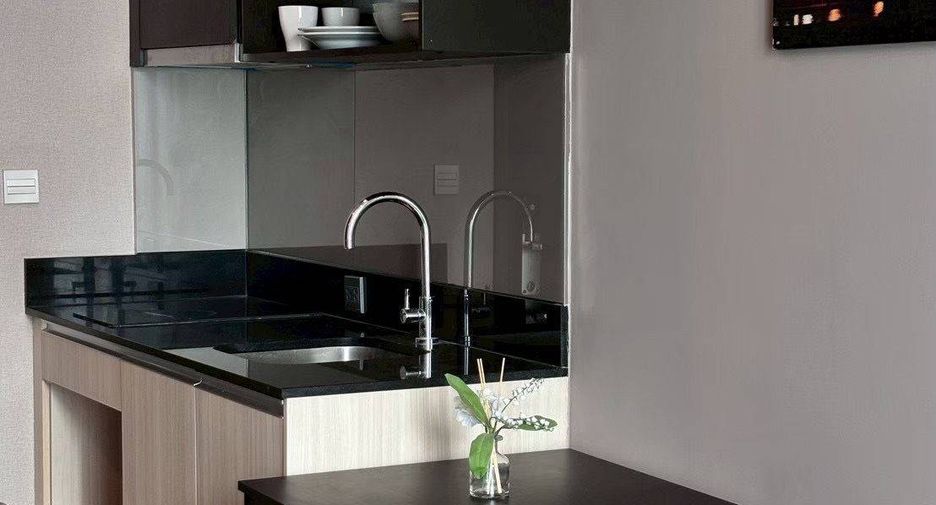 For sale 3 bedrooms condo in Khlong Toei, Bangkok