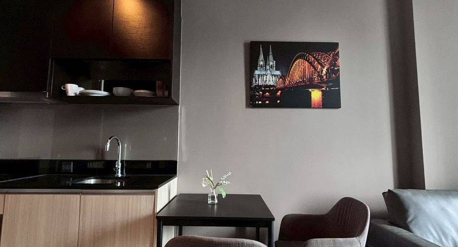 For sale 3 bedrooms condo in Khlong Toei, Bangkok