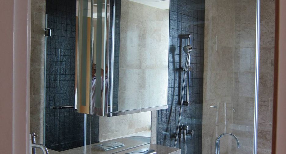 For sale 2 bedrooms condo in Yan Nawa, Bangkok