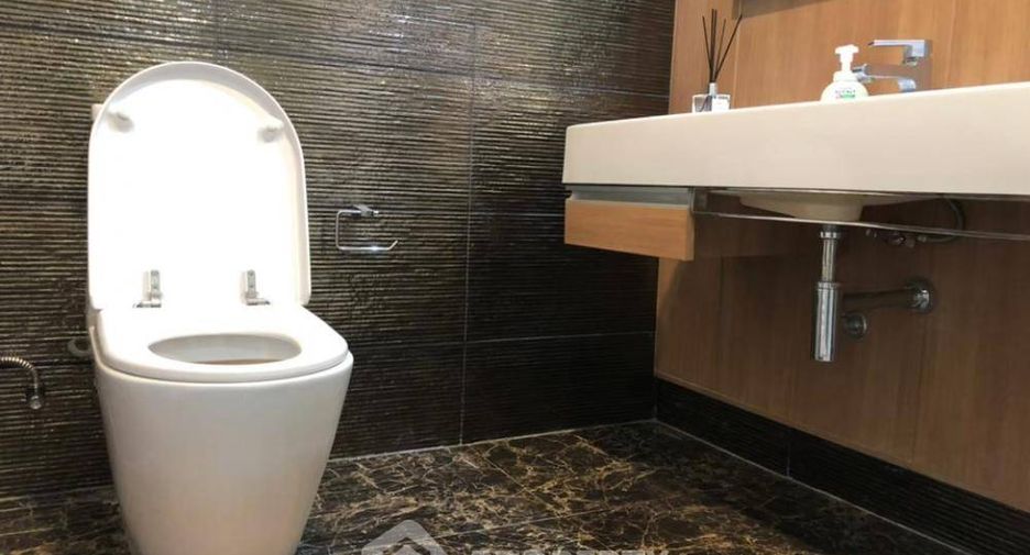 Condo en venta de 2 habitaciones en Khlong San, Bangkok