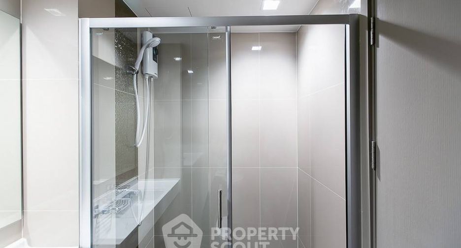 Продажа 1 кровать кондо в Пхра Кханонг, Бангкок
