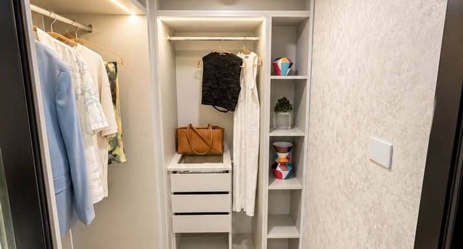 À louer et à vendre 2 chambres condo à Huai Khwang, Bangkok