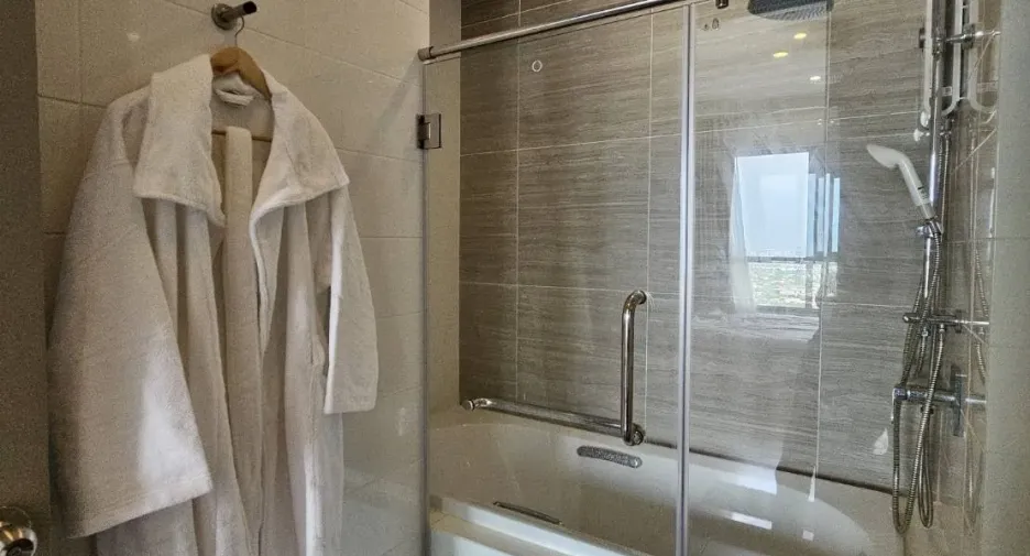 Condo en venta y en alquiler de 2 habitaciones en Watthana, Bangkok