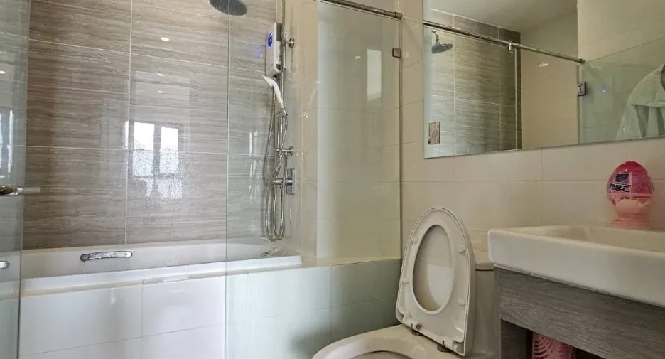 Condo en venta y en alquiler de 2 habitaciones en Watthana, Bangkok