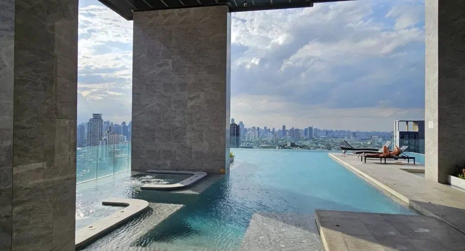 Condo en venta y en alquiler de 2 habitaciones en Watthana, Bangkok
