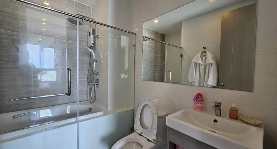 Condo en venta y en alquiler de 2 habitaciones en Watthana, Bangkok