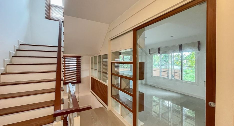 À louer 3 chambres maison à Phasi Charoen, Bangkok