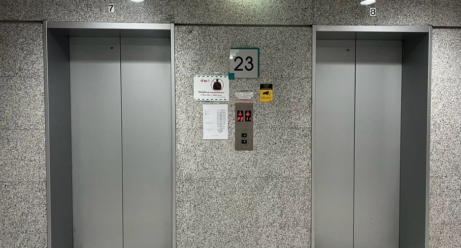 Oficina en alquiler en Huai Khwang, Bangkok