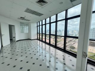 Oficina en alquiler en Huai Khwang, Bangkok