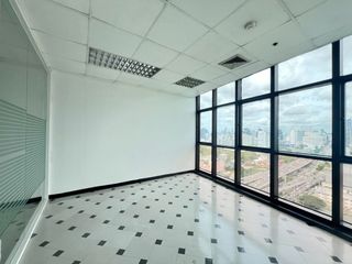 Oficina en alquiler en Huai Khwang, Bangkok