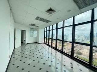 Oficina en alquiler en Huai Khwang, Bangkok