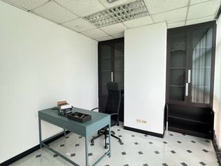 Oficina en alquiler en Huai Khwang, Bangkok