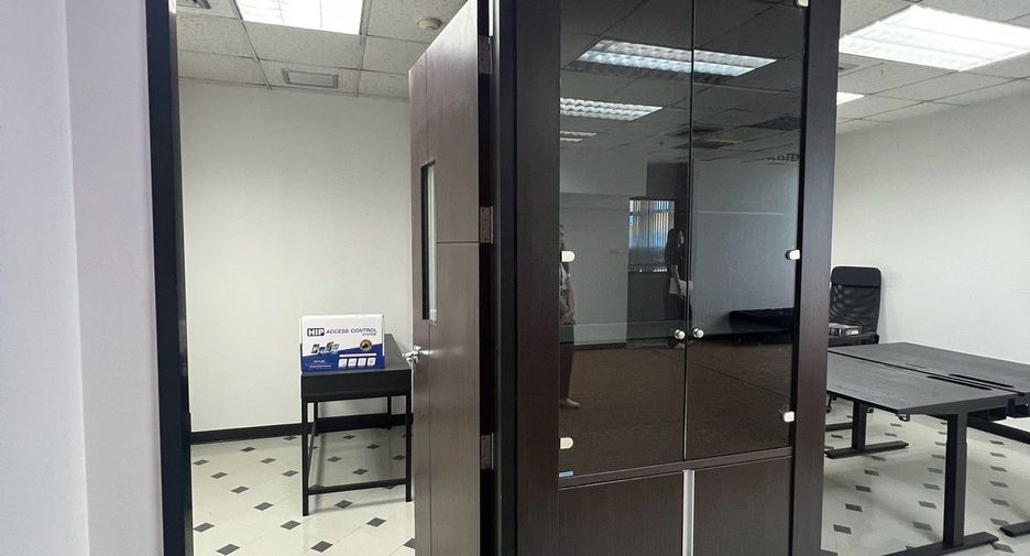 Oficina en alquiler en Huai Khwang, Bangkok