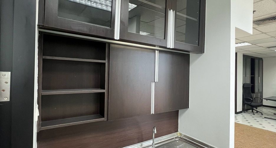 Oficina en alquiler en Huai Khwang, Bangkok