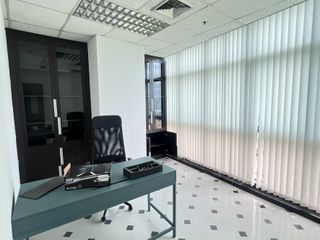 Oficina en alquiler en Huai Khwang, Bangkok