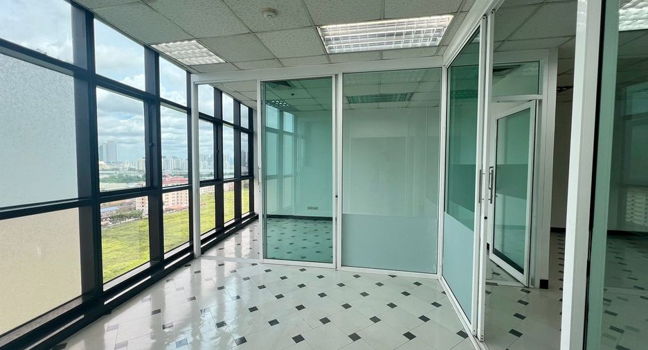 Oficina en alquiler en Huai Khwang, Bangkok