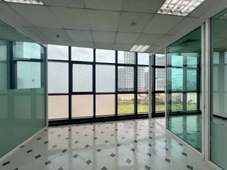 Oficina en alquiler en Huai Khwang, Bangkok