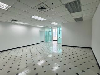Oficina en alquiler en Huai Khwang, Bangkok