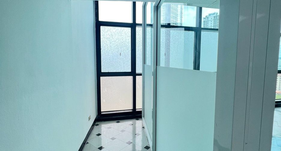 Oficina en alquiler en Huai Khwang, Bangkok