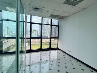 Oficina en alquiler en Huai Khwang, Bangkok