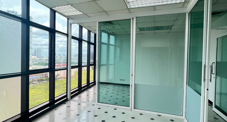 Oficina en alquiler en Huai Khwang, Bangkok