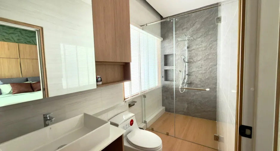 For sale 5 ベッドルーム villa in Bang Lamung, Chonburi