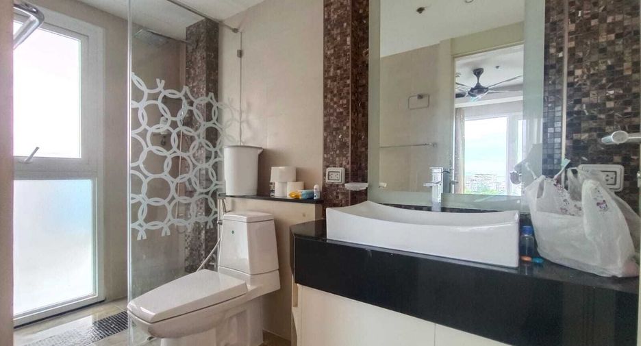 For sale 2 ベッドルーム condo in Bang Lamung, Chonburi