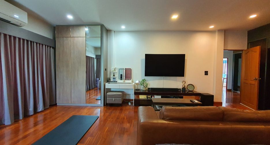For sale 5 bedrooms house in Bang Khae, Bangkok