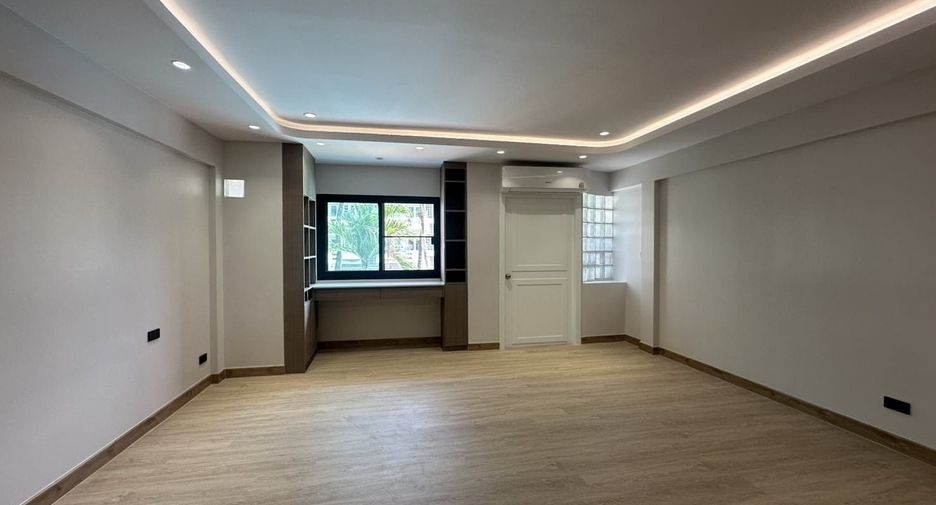 出租 4 卧室 独立屋 在 Khlong Toei, 曼谷