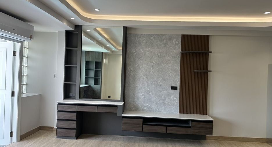 出租 4 卧室 独立屋 在 Khlong Toei, 曼谷