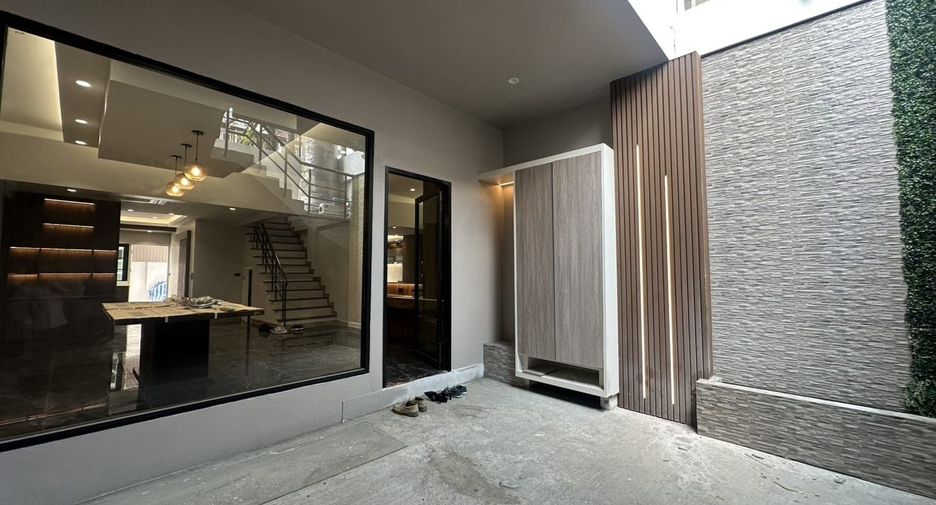 出租 4 卧室 独立屋 在 Khlong Toei, 曼谷
