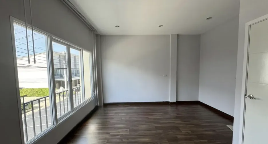 For rent 3 bedrooms townhouse in Sai Mai, Bangkok