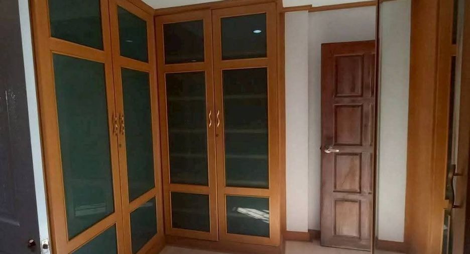 For rent and for sale 3 bedrooms townhouse in Suan Luang, Bangkok