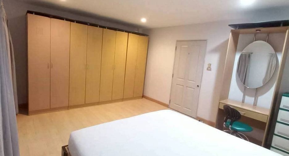 For rent and for sale 3 bedrooms townhouse in Suan Luang, Bangkok