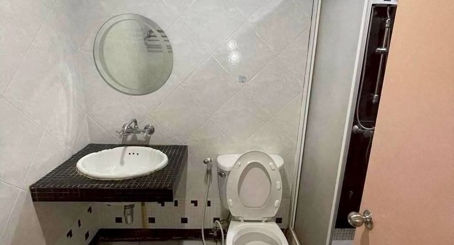 For rent and for sale 3 bedrooms townhouse in Suan Luang, Bangkok