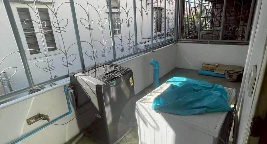 For rent and for sale 3 bedrooms townhouse in Suan Luang, Bangkok