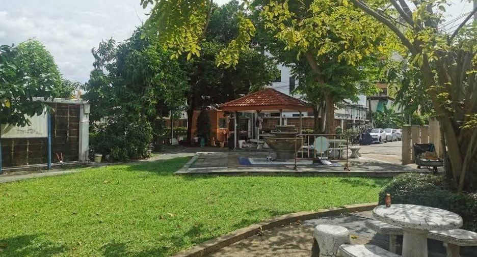 For rent and for sale 3 bedrooms townhouse in Suan Luang, Bangkok