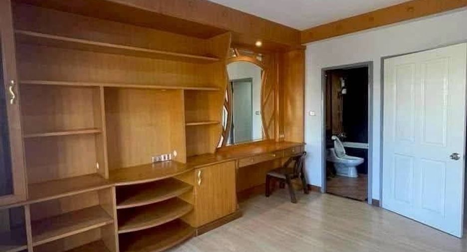 For rent and for sale 3 bedrooms townhouse in Suan Luang, Bangkok