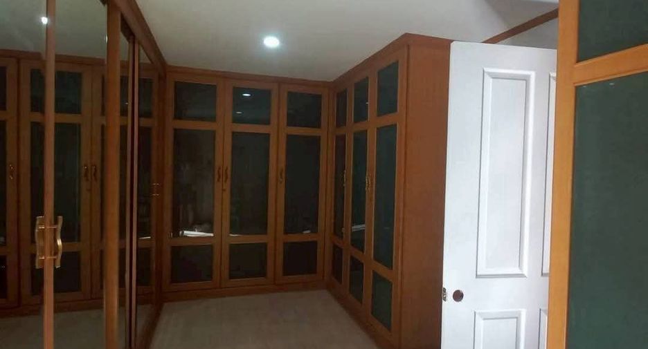 For rent and for sale 3 bedrooms townhouse in Suan Luang, Bangkok