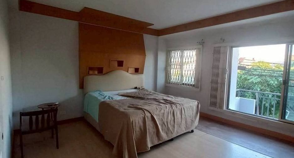 For rent and for sale 3 bedrooms townhouse in Suan Luang, Bangkok