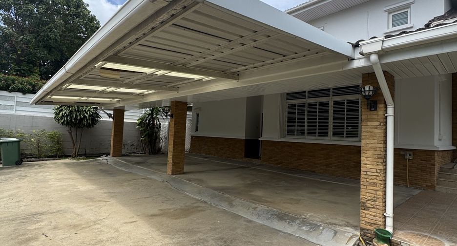 Haus zur Miete mit 4 Zimmer in Mueang Samut Prakan, Samut Prakan