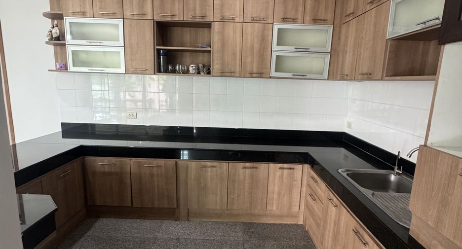 Haus zur Miete mit 4 Zimmer in Mueang Samut Prakan, Samut Prakan