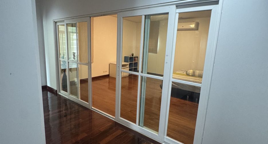 Haus zur Miete mit 4 Zimmer in Mueang Samut Prakan, Samut Prakan